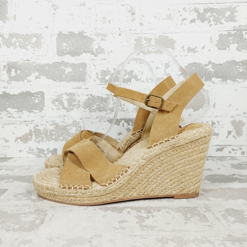 NEW Seychelles Claim to Fame Tan Suede Leather Wedge Sandals W464